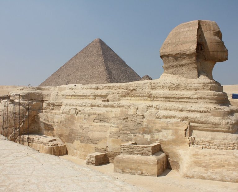 shot-historic-sphinx-middle-typical-egyptian-scenery-clear-sky_181624-21414